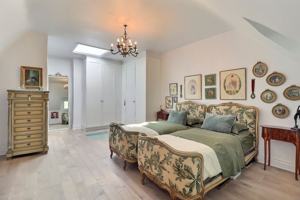 The bedroom at 3538, chem. de la C\u00f4te-des-Neiges.
