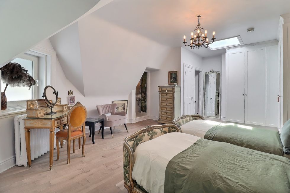 The bedroom at 3538, chem. de la C\u00f4te-des-Neiges.
