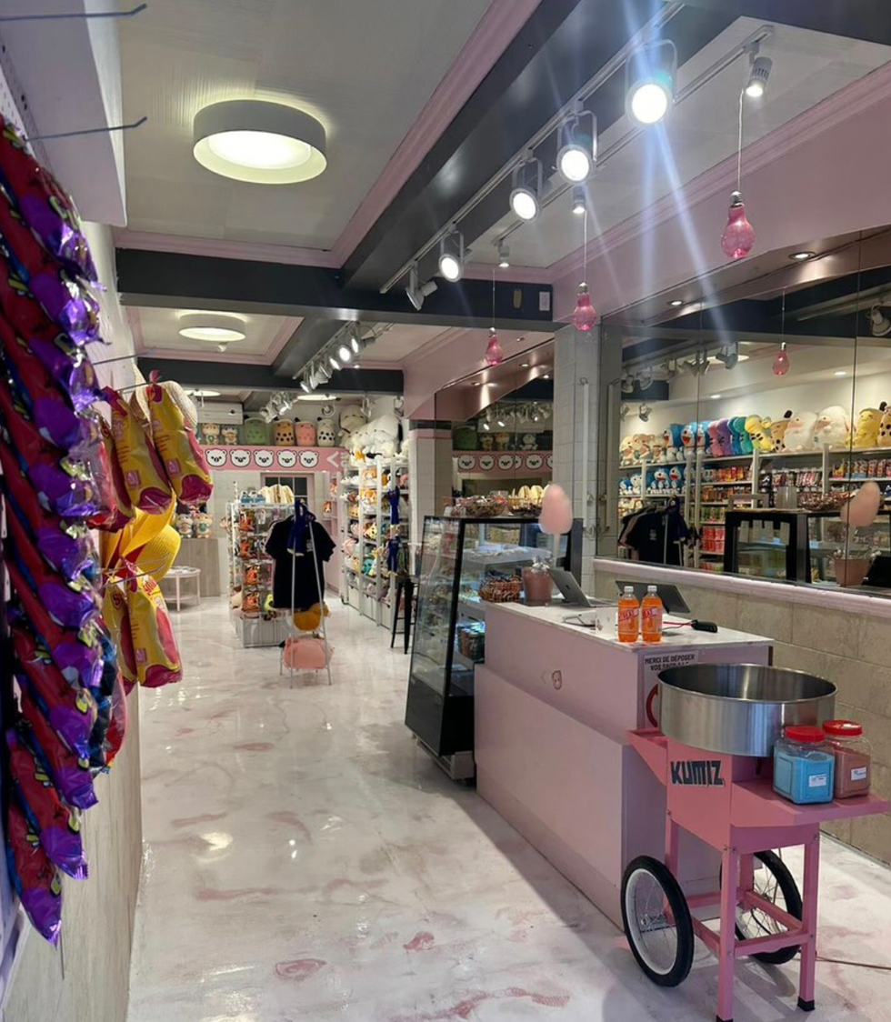 The inside of Kumiz Caf\u00e9 Boutique.