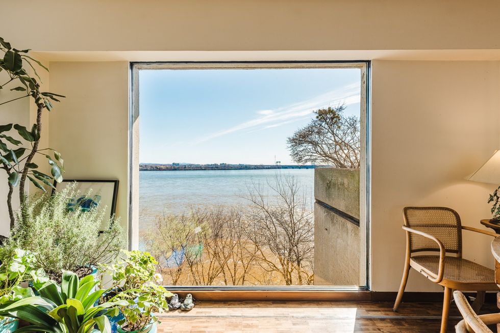 The interior of 2600 Av. Pierre-Dupuy #635, Montreal, QC.