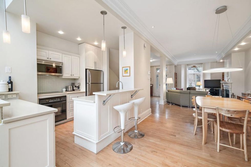 The kitchen and dining room at 1828, rue Tupper.