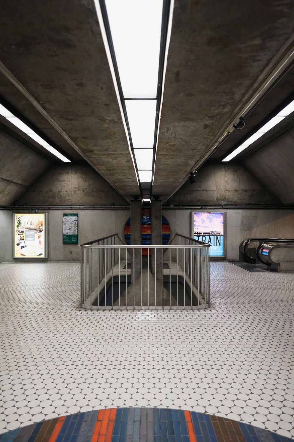 The mezzanine level in Peel station on the Montreal metro.