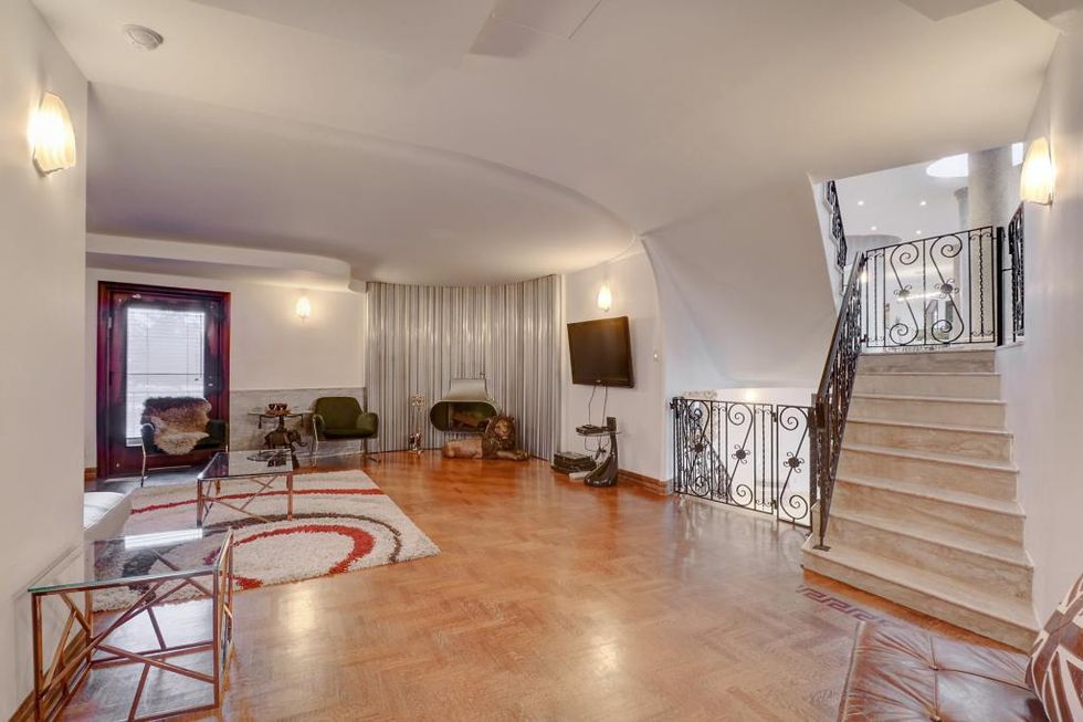 The mid-level den at 10, pl. Fallbrook.