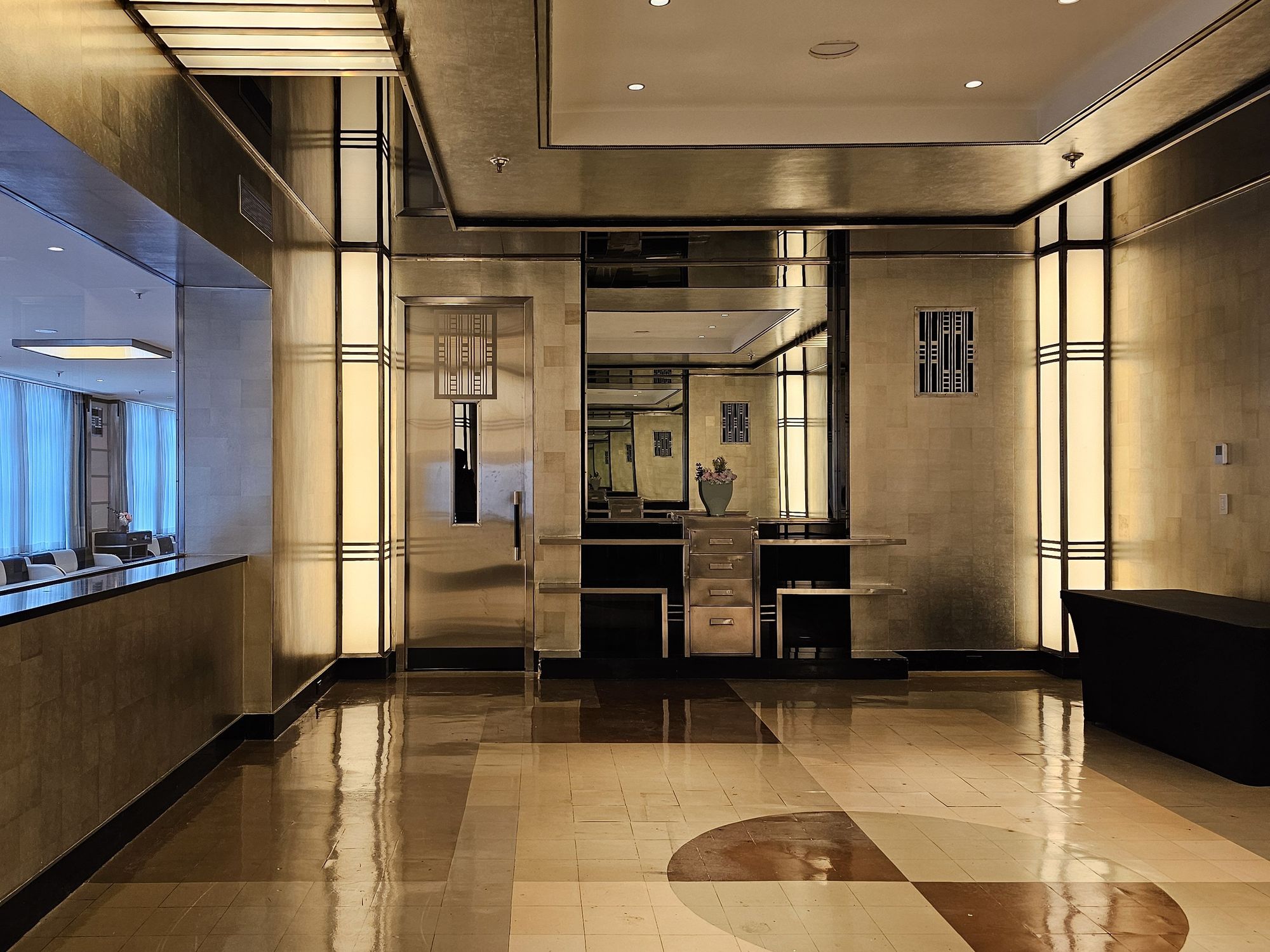 The Silver Room is room adjoining the main hall, with floor to ceiling lights and stainless steel accents.