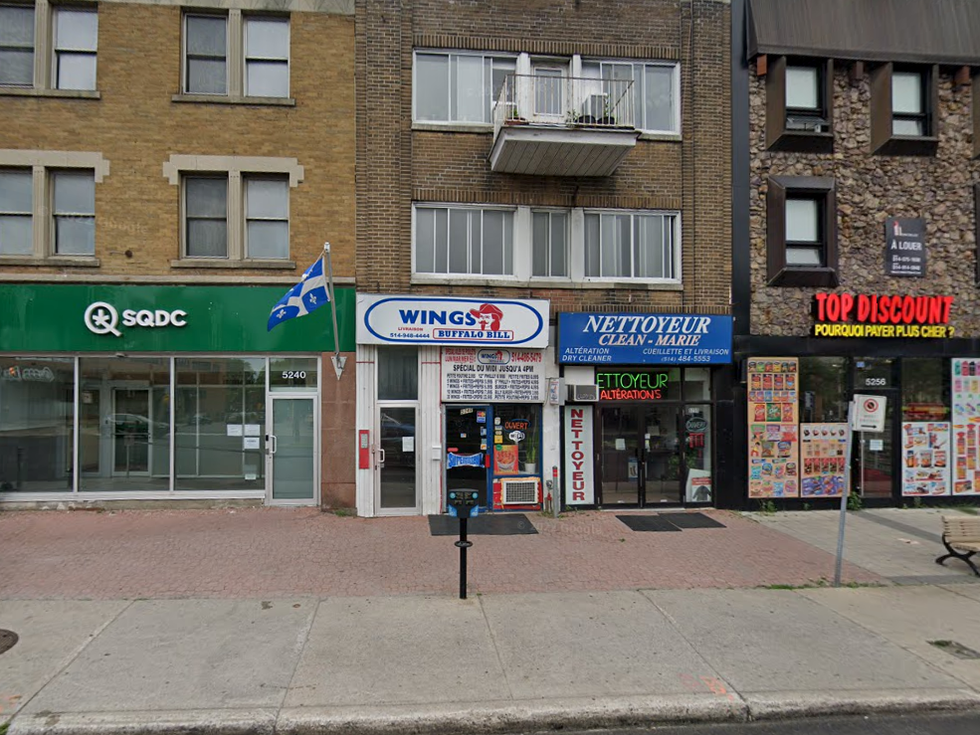 \u200b\u200bThe exterior of a Buffalo Bill Wings in Montreal.
