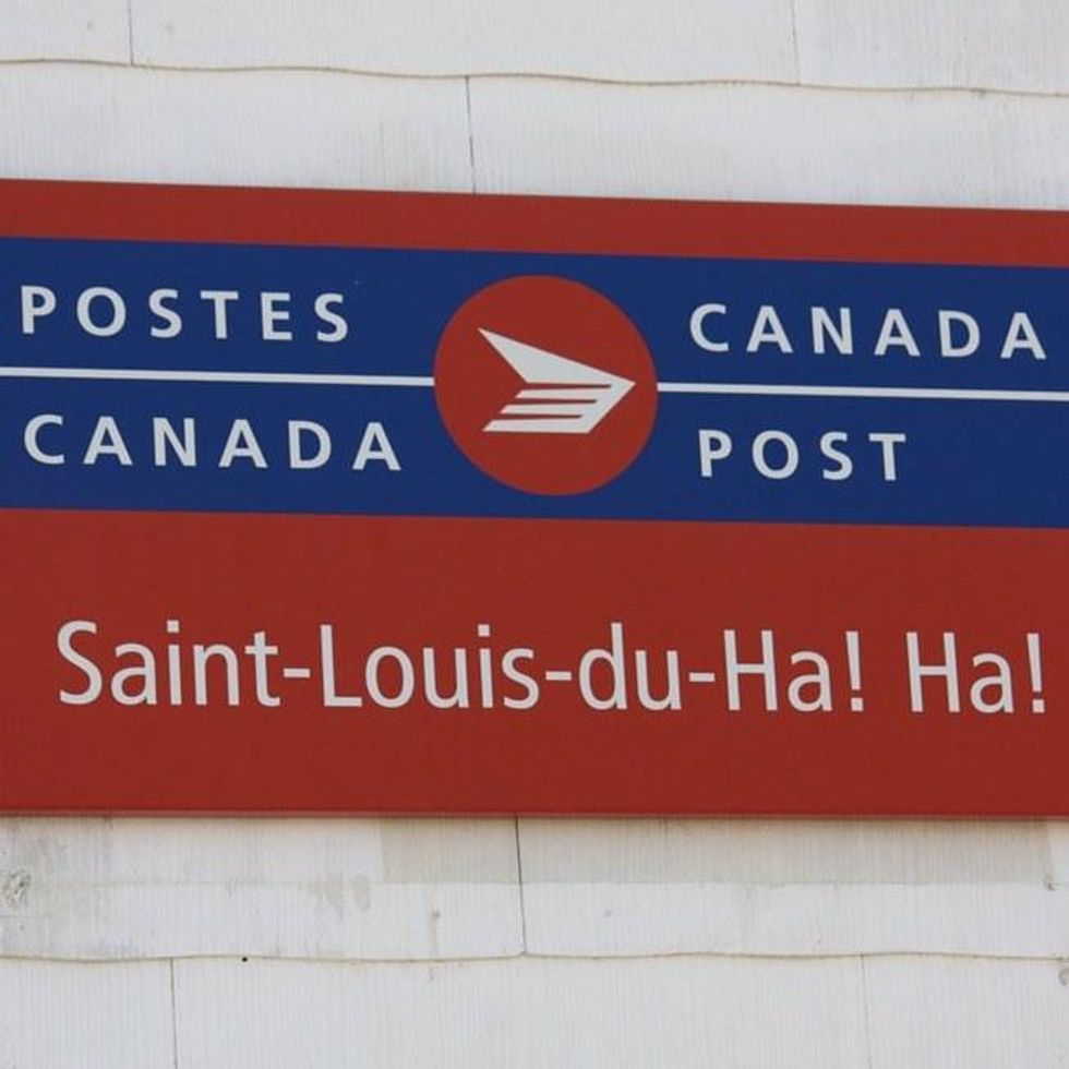 \u200bA Canada Post sign in Saint-Louis-du-Ha! Ha!