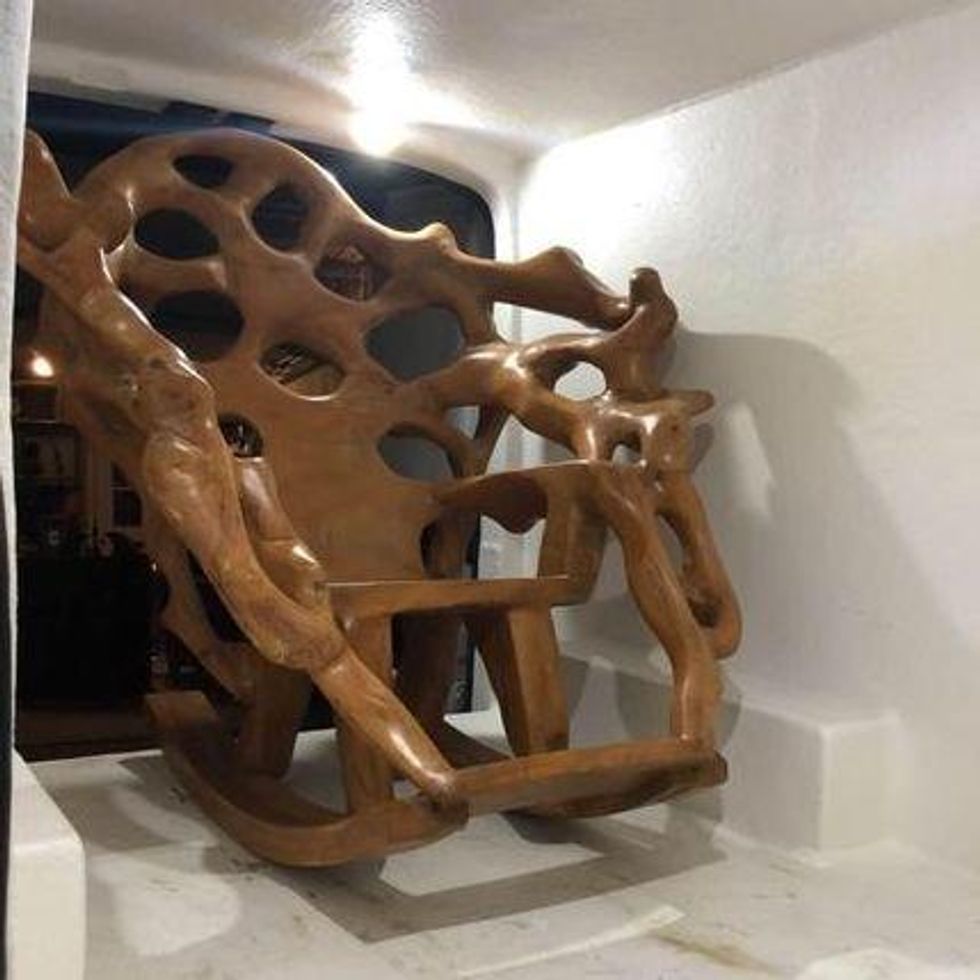 \u200bA massive rocking chair carved out of wood.