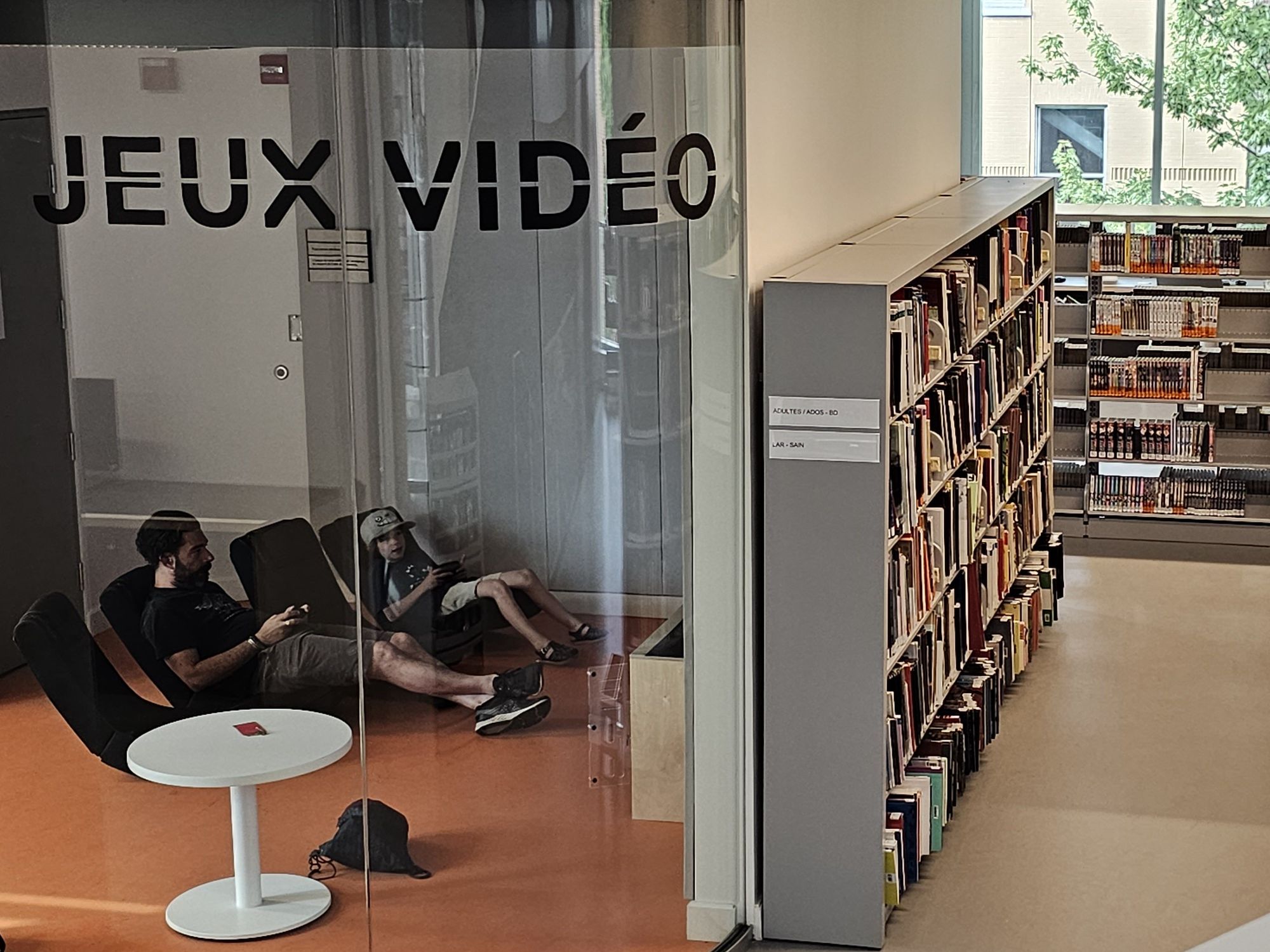 \u200bA video game room at the Biblioth\u00e8que Maisonneuve.