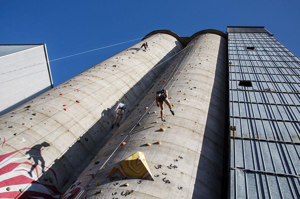 \u200bClimbers on the sugar silos.