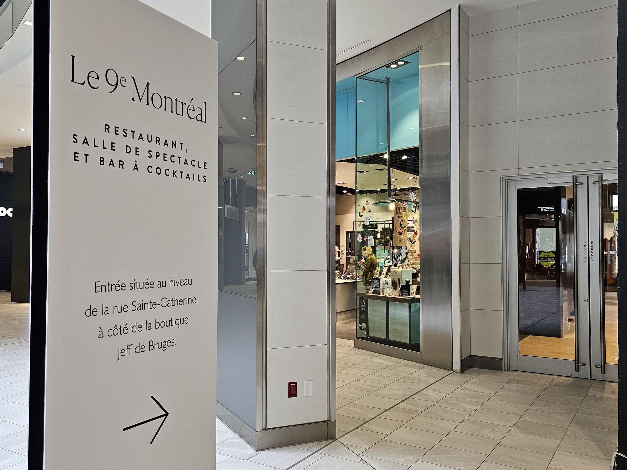 \u200bThe indoor entrance to Le 9e from Centre Eaton.