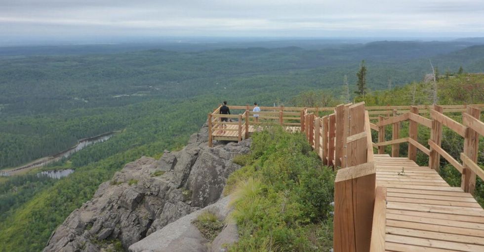 Walkway and lookout atop the Pic-de-la-T\u00eate-de-Chien in Quebec's Parc national des Monts-Valin.