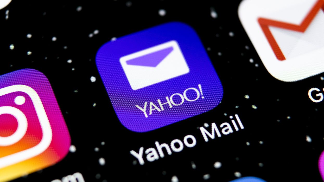 Yahoo Mail app on a phone's home screen (illustrative).